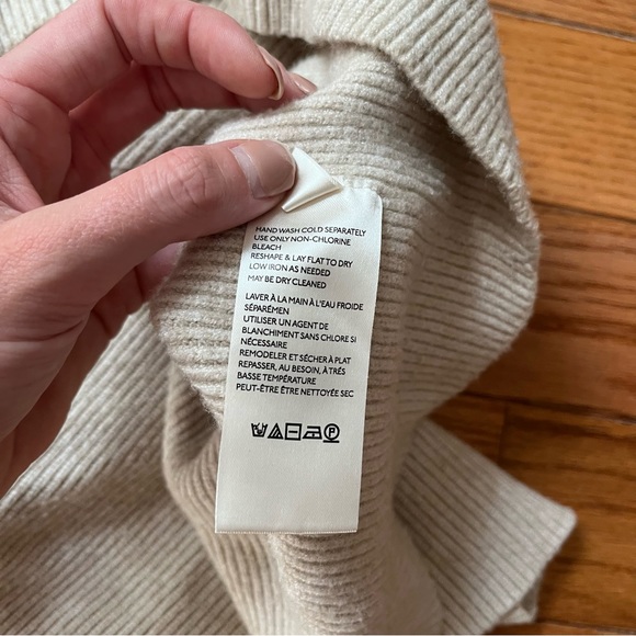 Free People turtleneck oatmeal colored sweater tunic size small - Picture 4 of 4